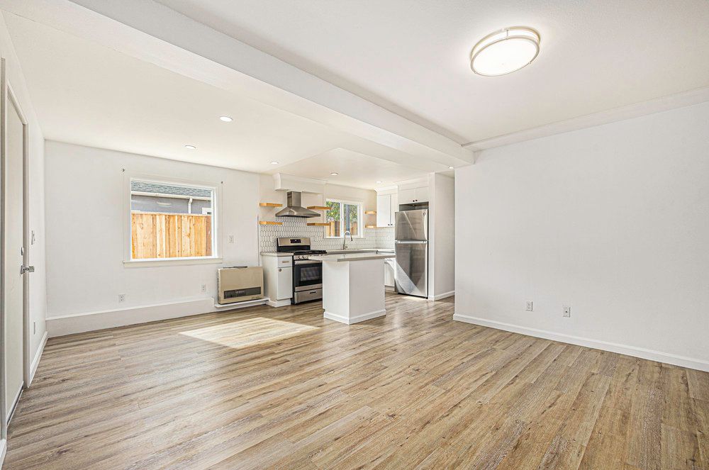 3119 Minna Ave - lower duplex