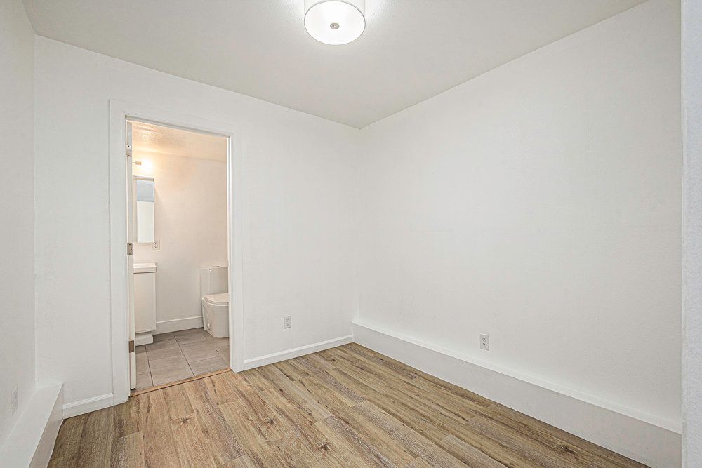 3119 Minna Ave - lower duplex