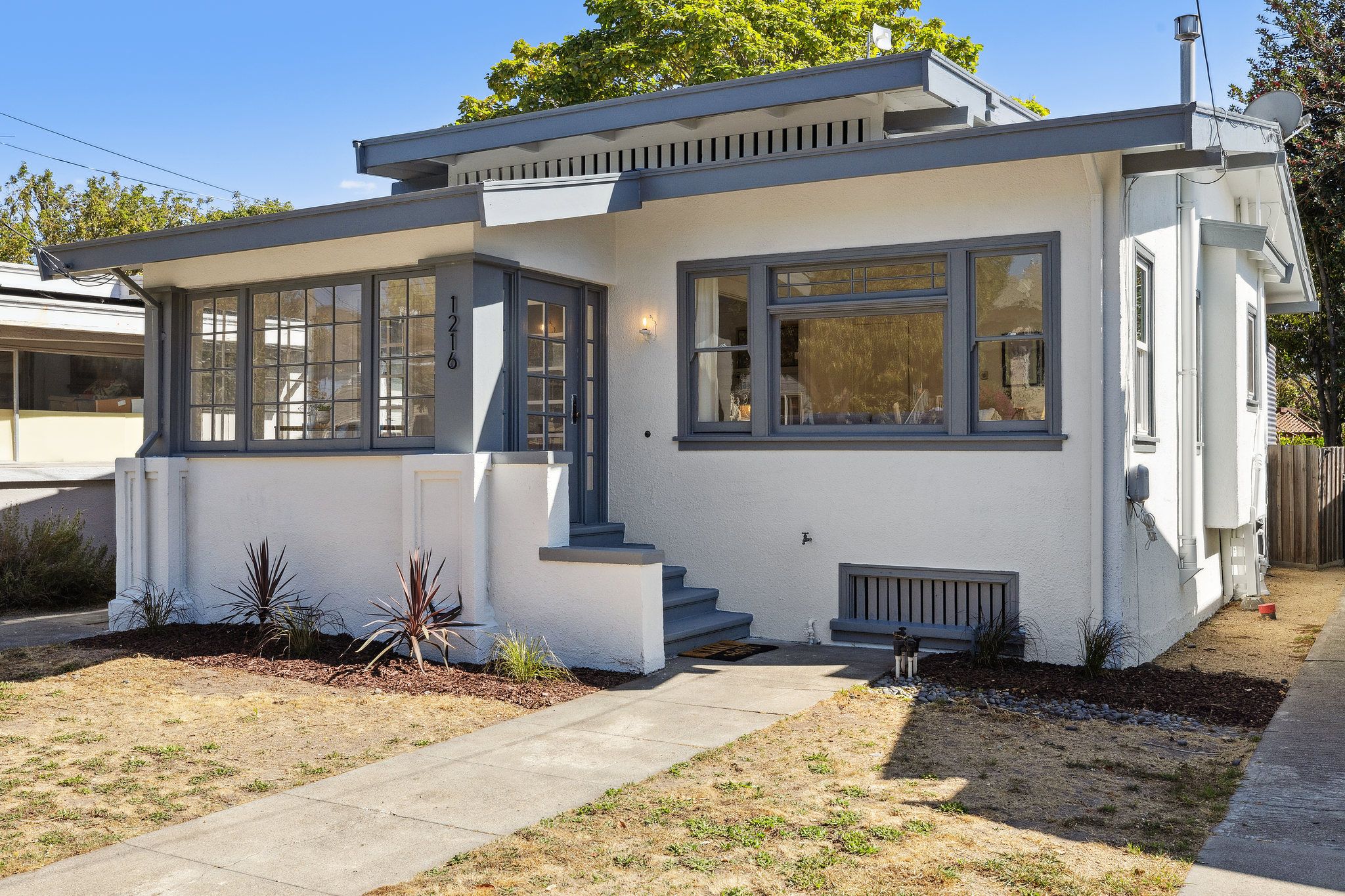 1216 Pearl Street
