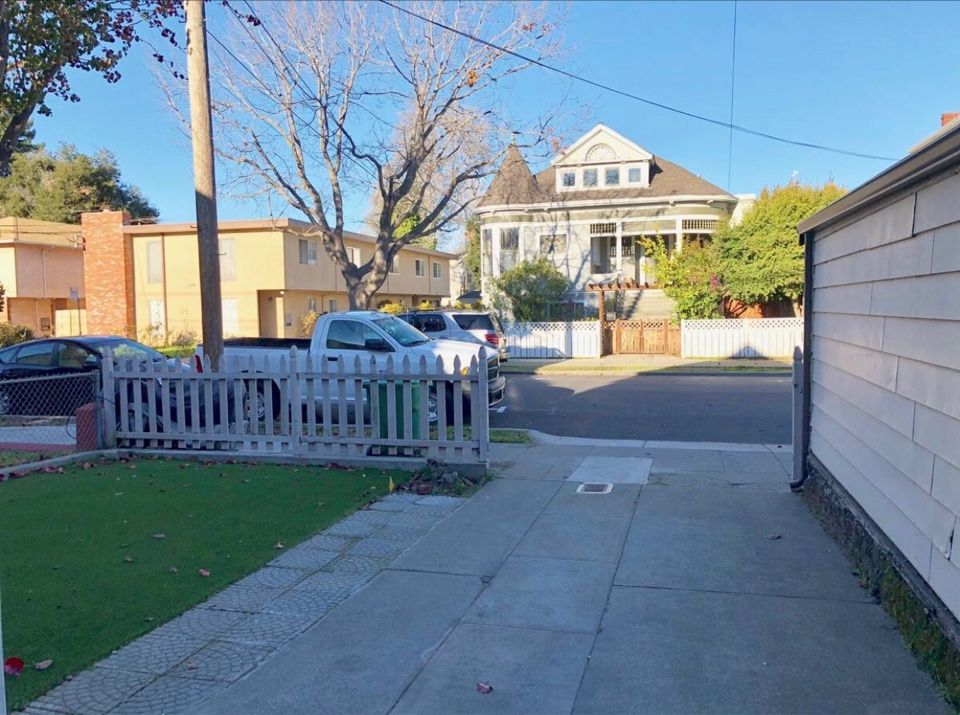 2164 Alameda Ave - Lower unit 