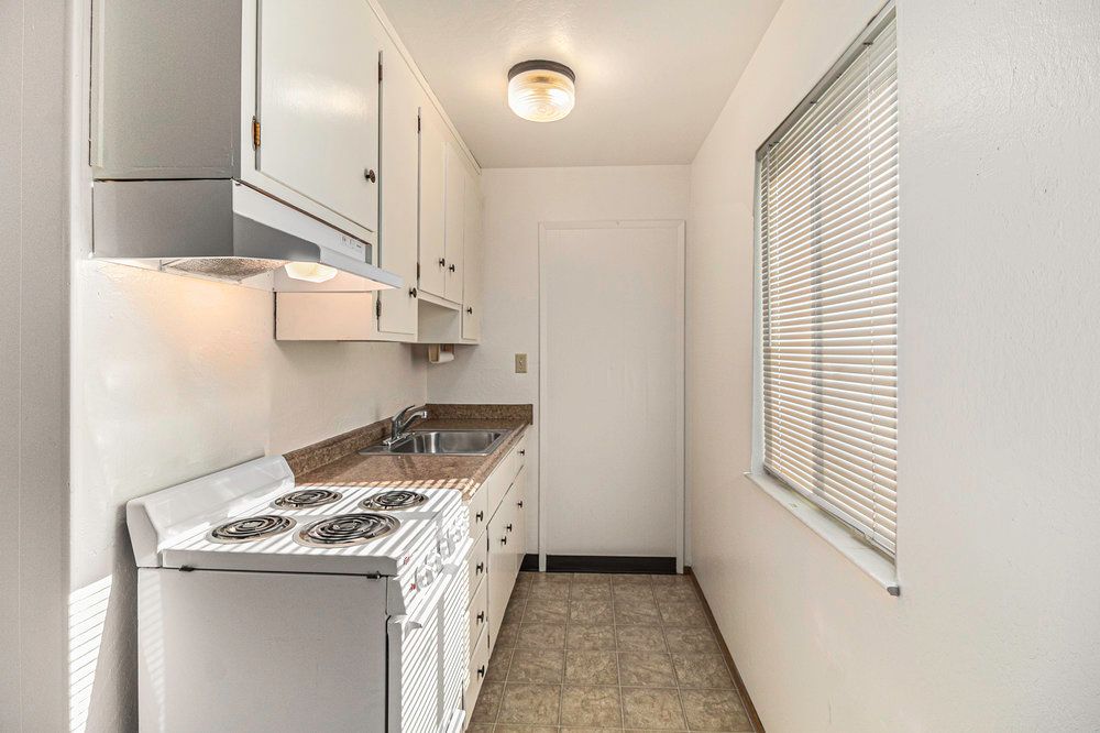 1175 Broadway #R