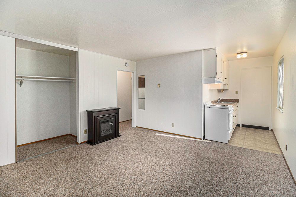 1175 Broadway #R