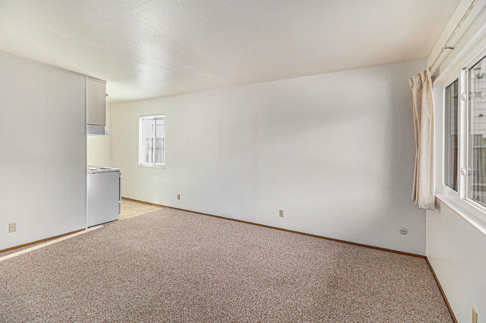 1175 Broadway #R