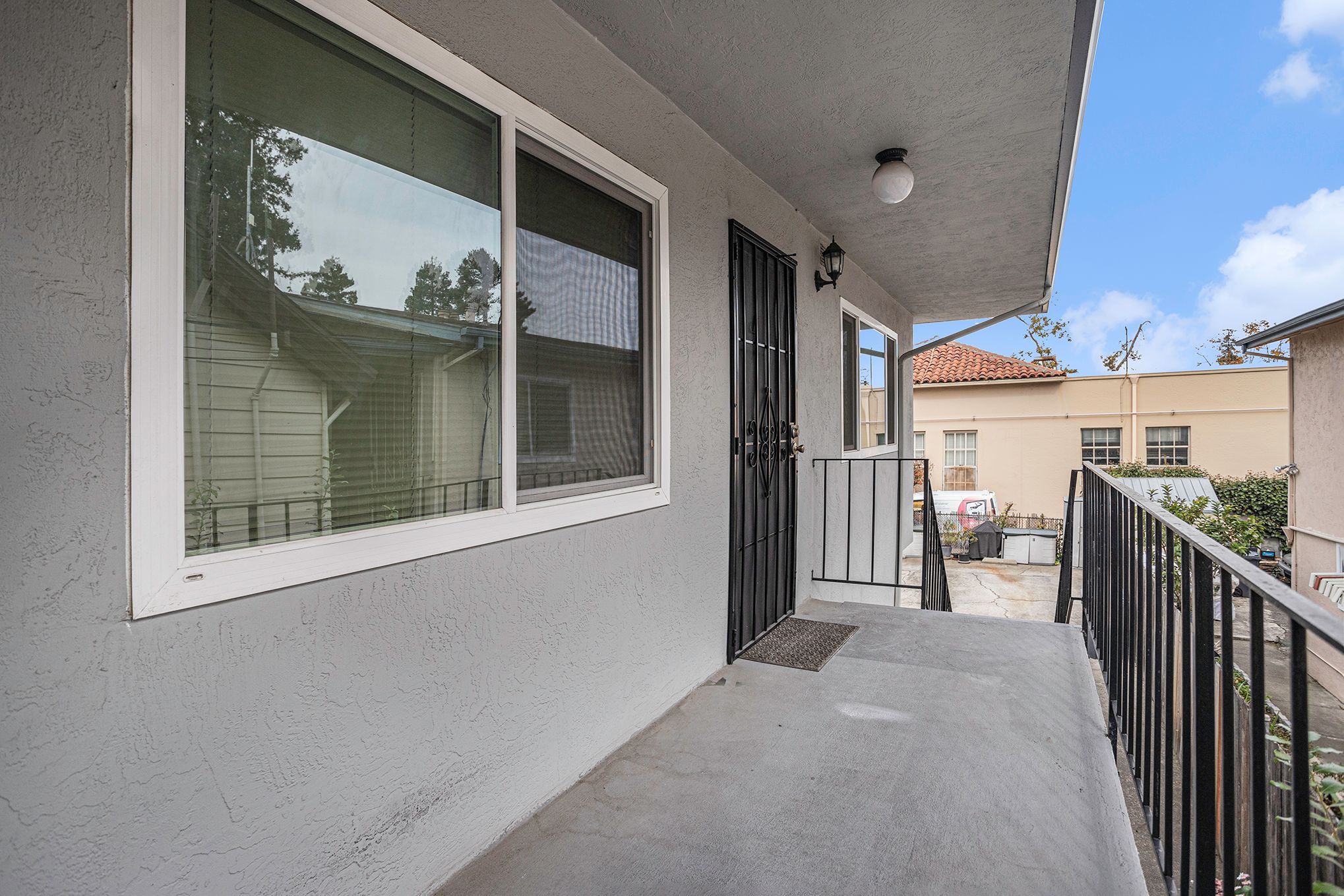 2111 Alameda Ave #E