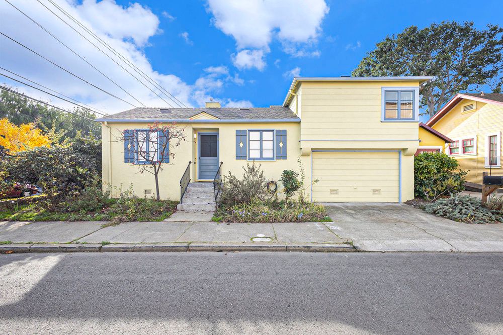 558 Palace Ct.
