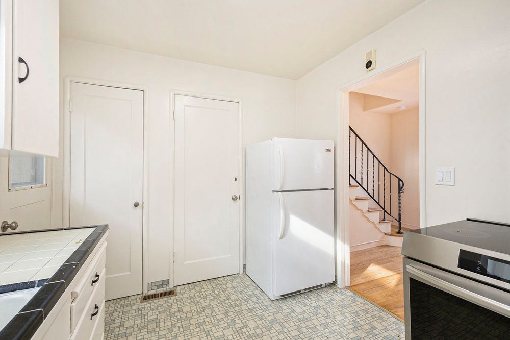 558 Palace Ct.