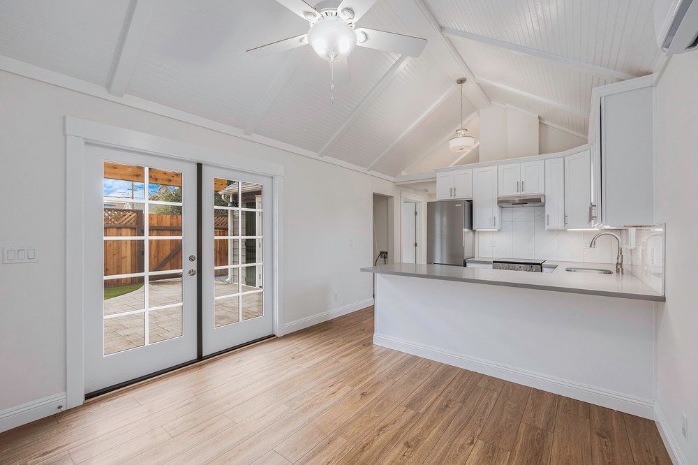 1011 Pacific Ave - Cottage 