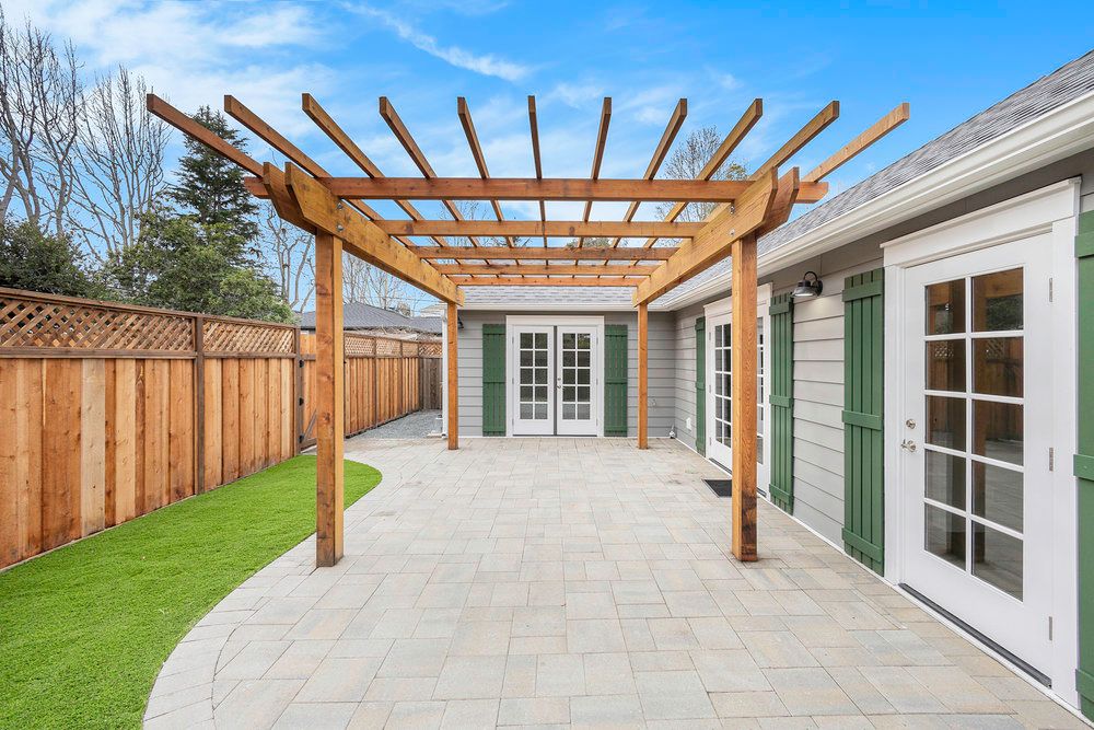 1011 Pacific Ave - Cottage 