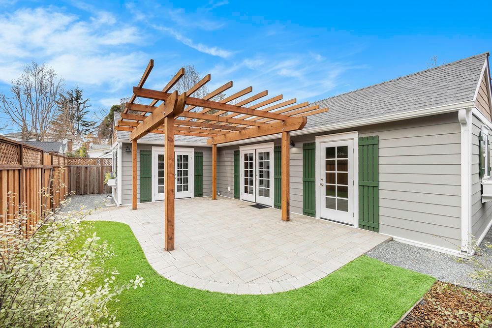1011 Pacific Ave - Cottage 