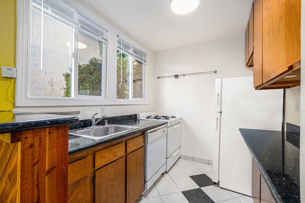 1227 1/2 Park Ave 