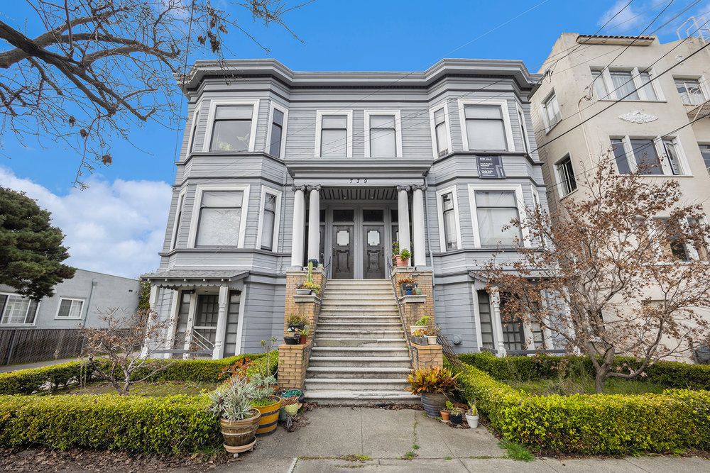 739 Santa Clara Ave #F