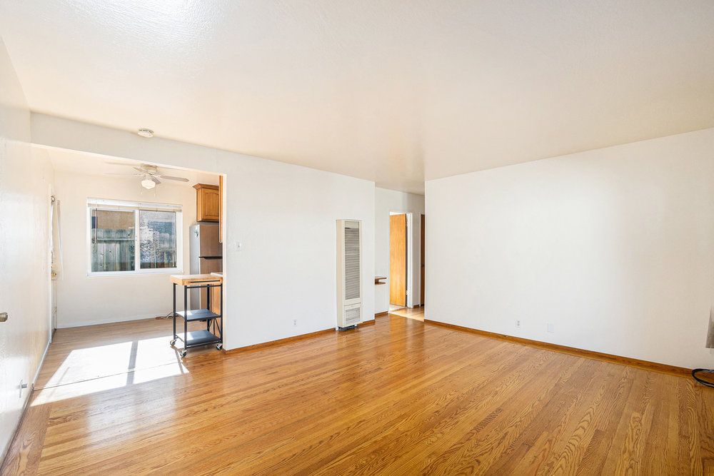 1361 Versailles Ave 