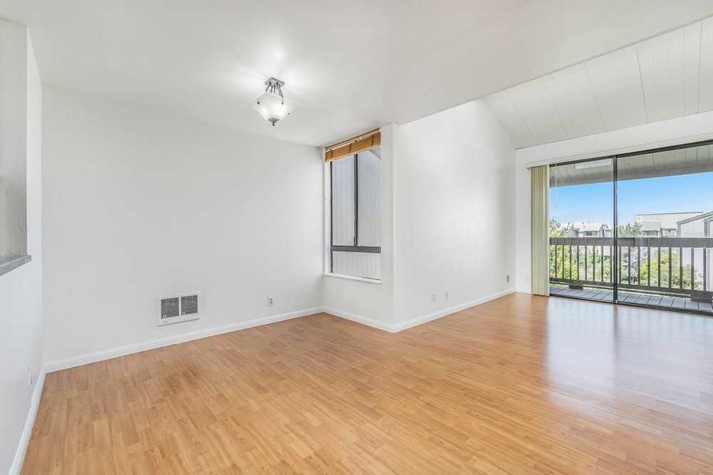 2101 Shoreline Dr. #465