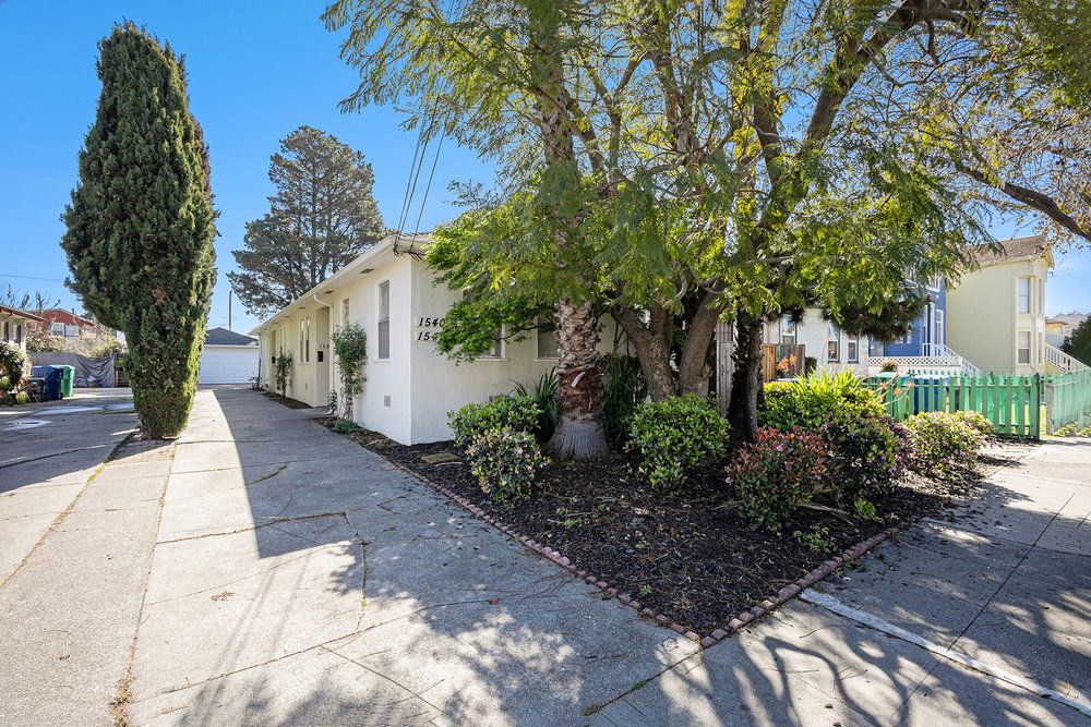 1542 Bay St.