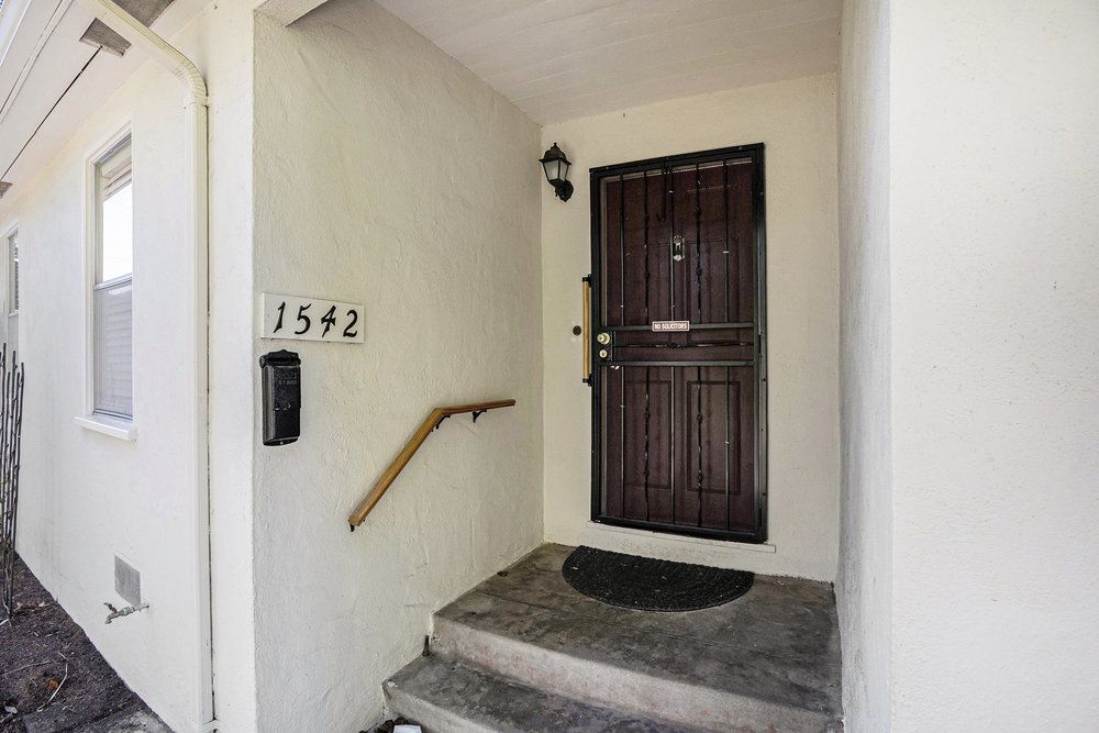 1542 Bay St.