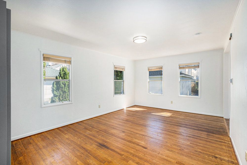 1542 Bay St.