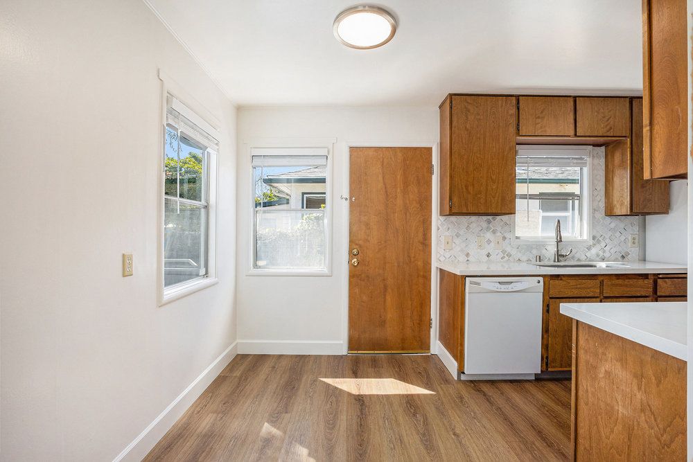 1542 Bay St.