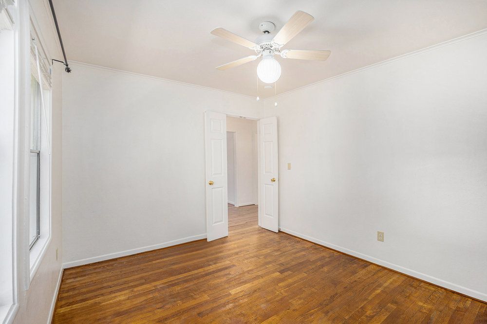 1542 Bay St.