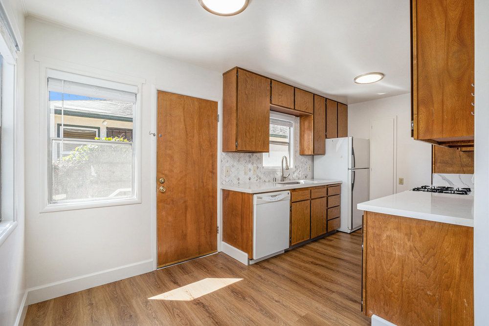 1542 Bay St.