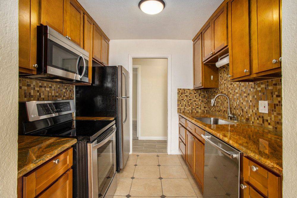 1825 Shoreline Drive #202