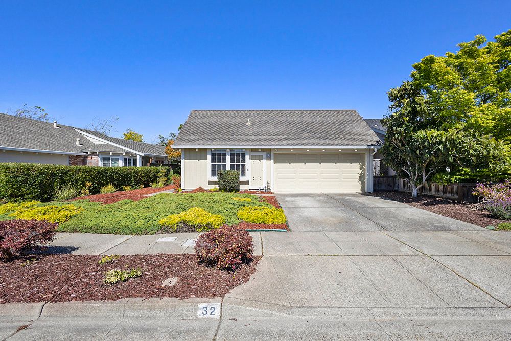 32 Hampton Ct. 