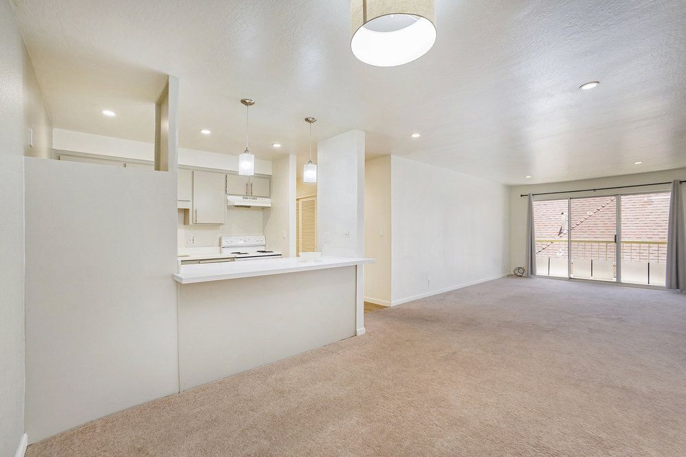 528 Merritt Ave #207