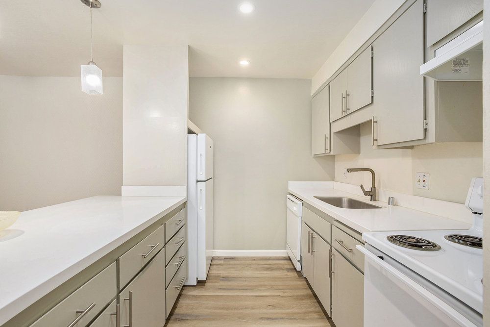 528 Merritt Ave #207