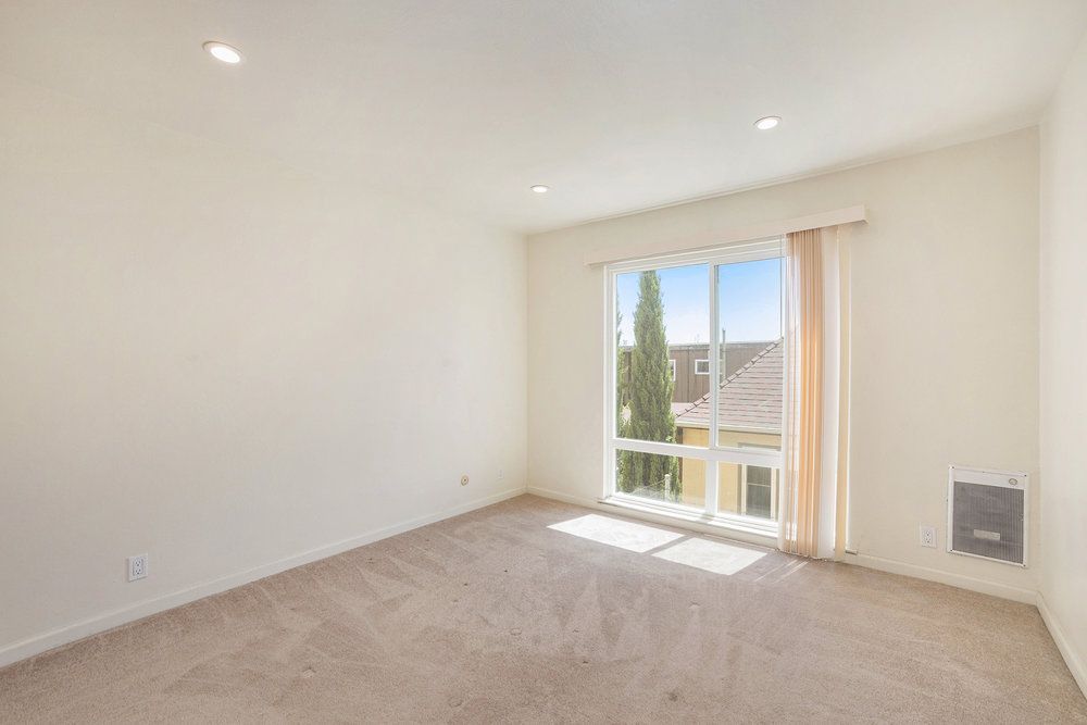 528 Merritt Ave #207