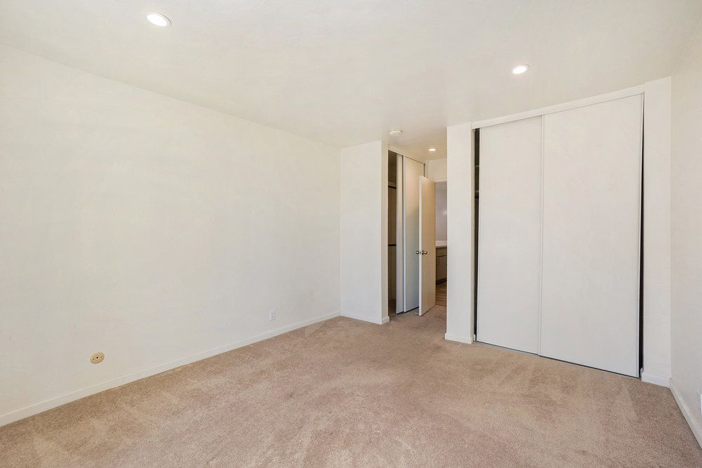 528 Merritt Ave #207