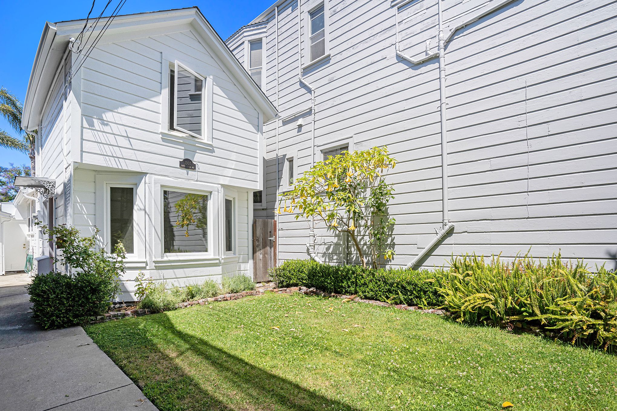 1307 Santa Clara Ave 
