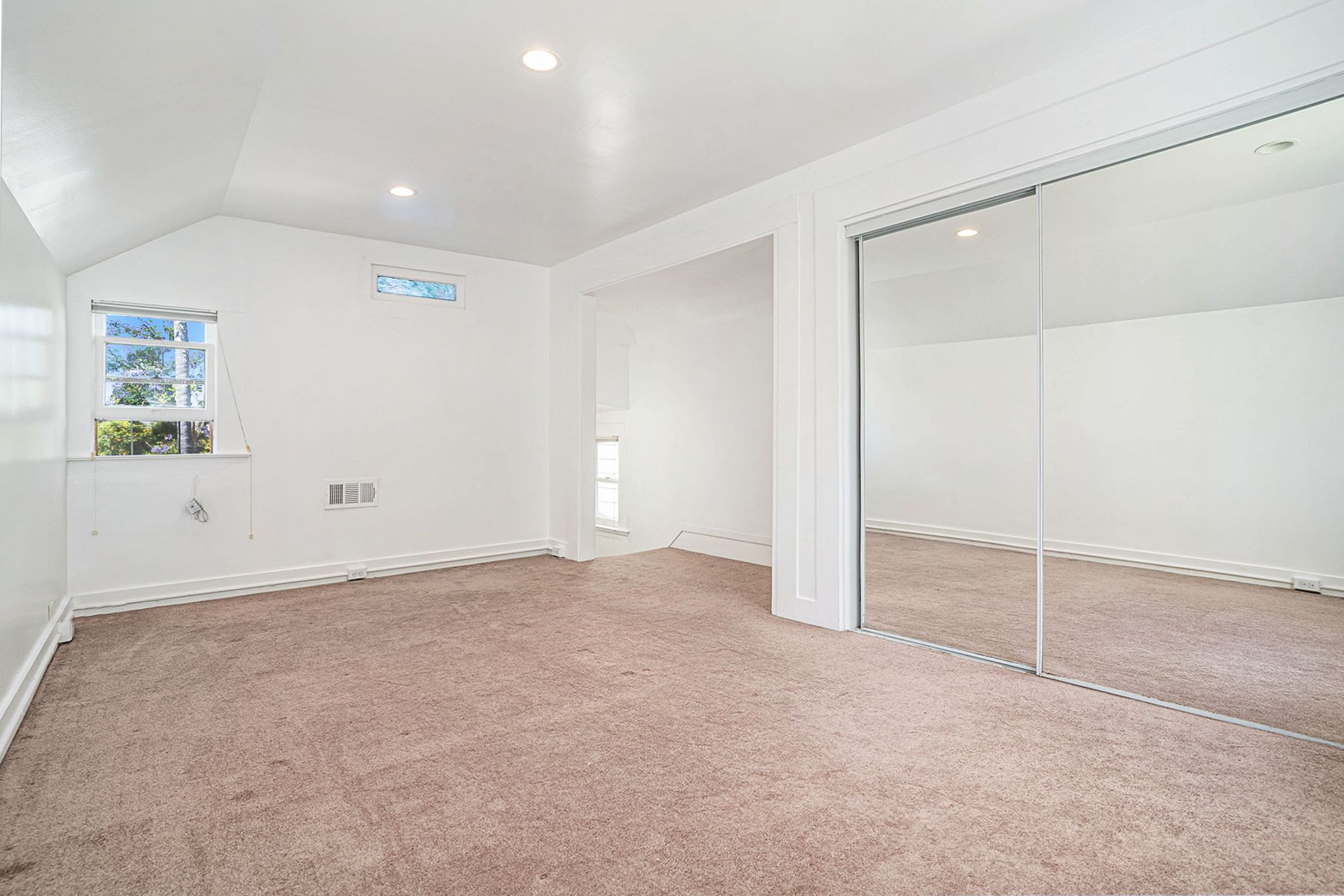 1307 Santa Clara Ave 