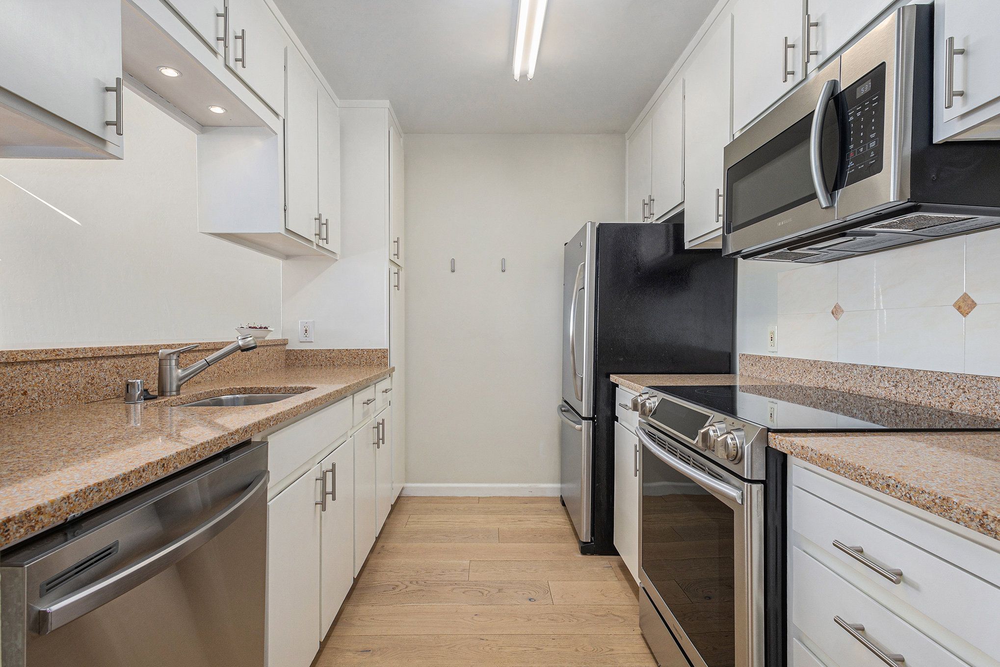 2101 Shoreline Drive #438