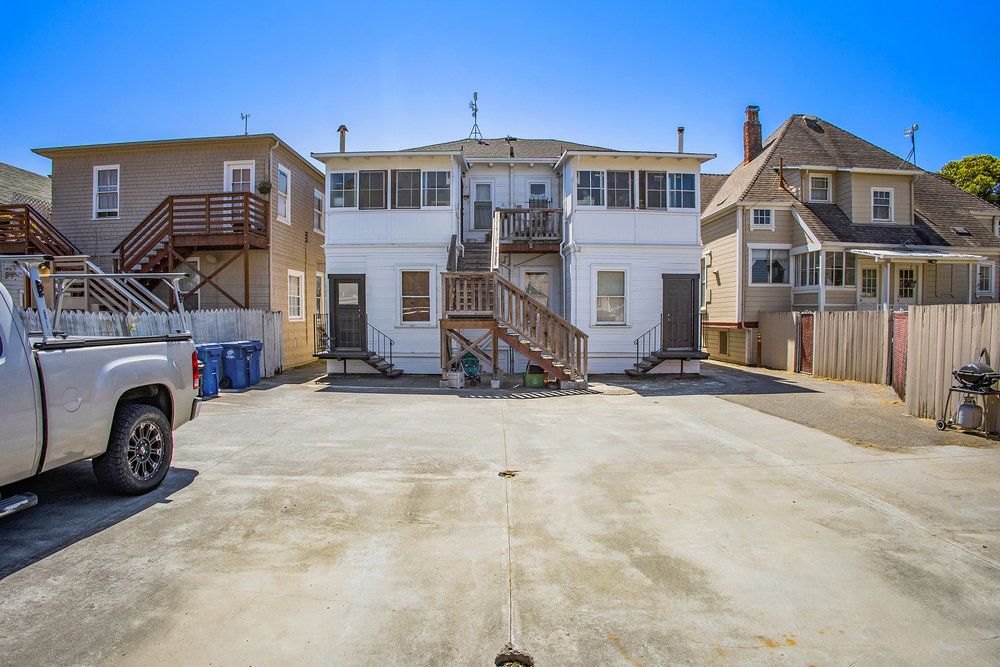635-37 Taylor Avenue