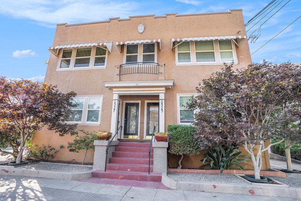 1527 Everett St. #2 