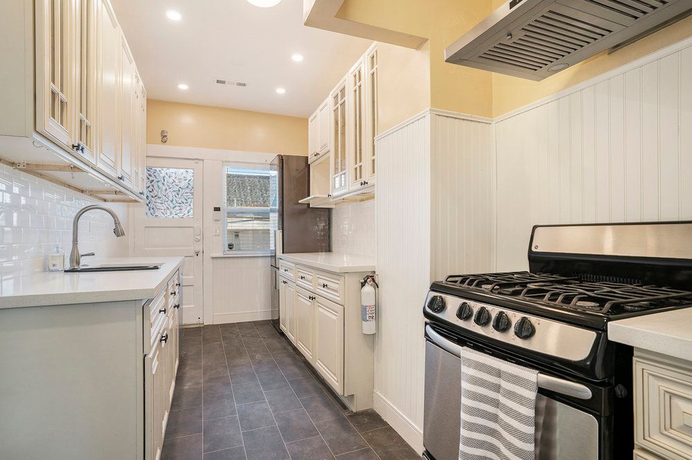 1527 Everett St. #2 