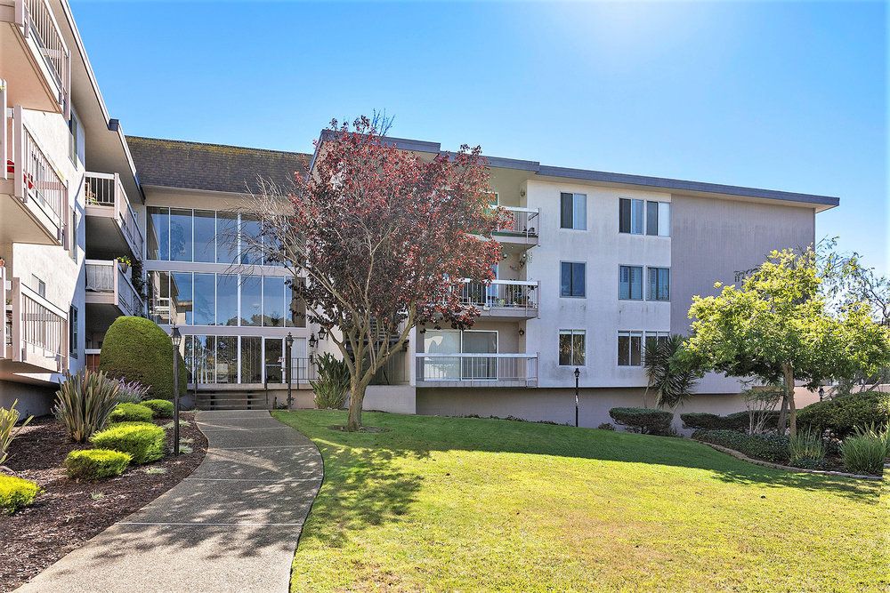 960 Shorepoint Ct. #109