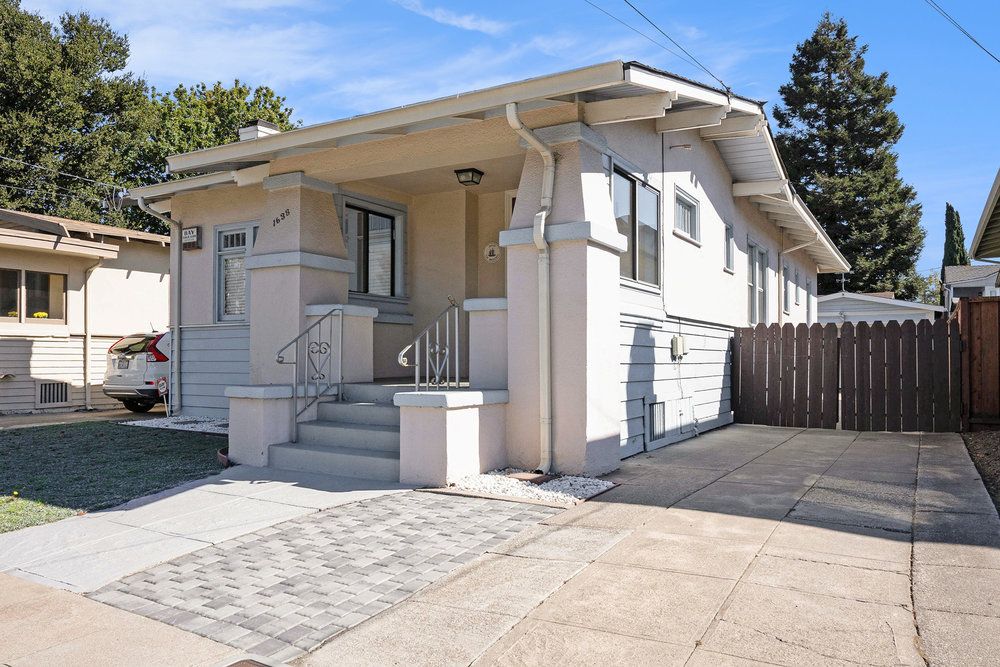 1638 Broadway 