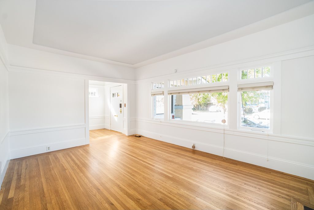 1638 Broadway 