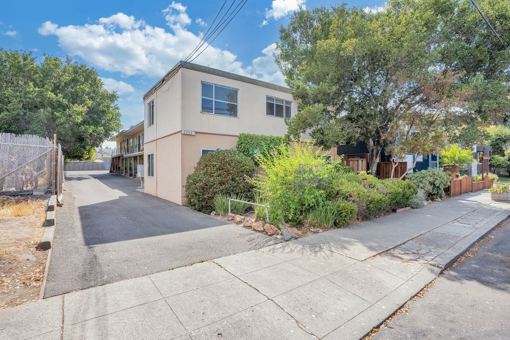 2256 Pacific Ave #J