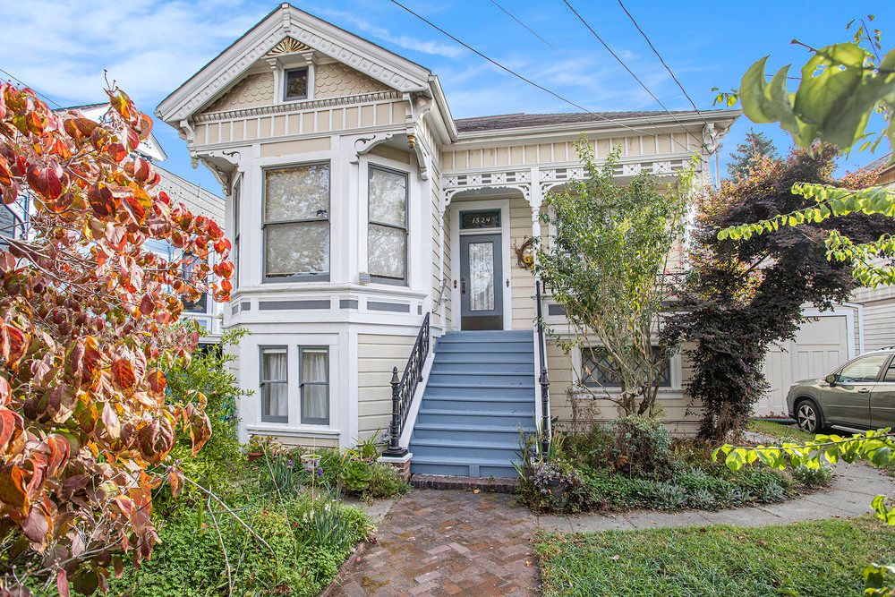 1524 Mozart St. - Upper duplex