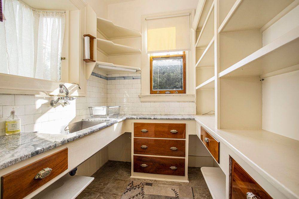 1524 Mozart St. - Upper duplex