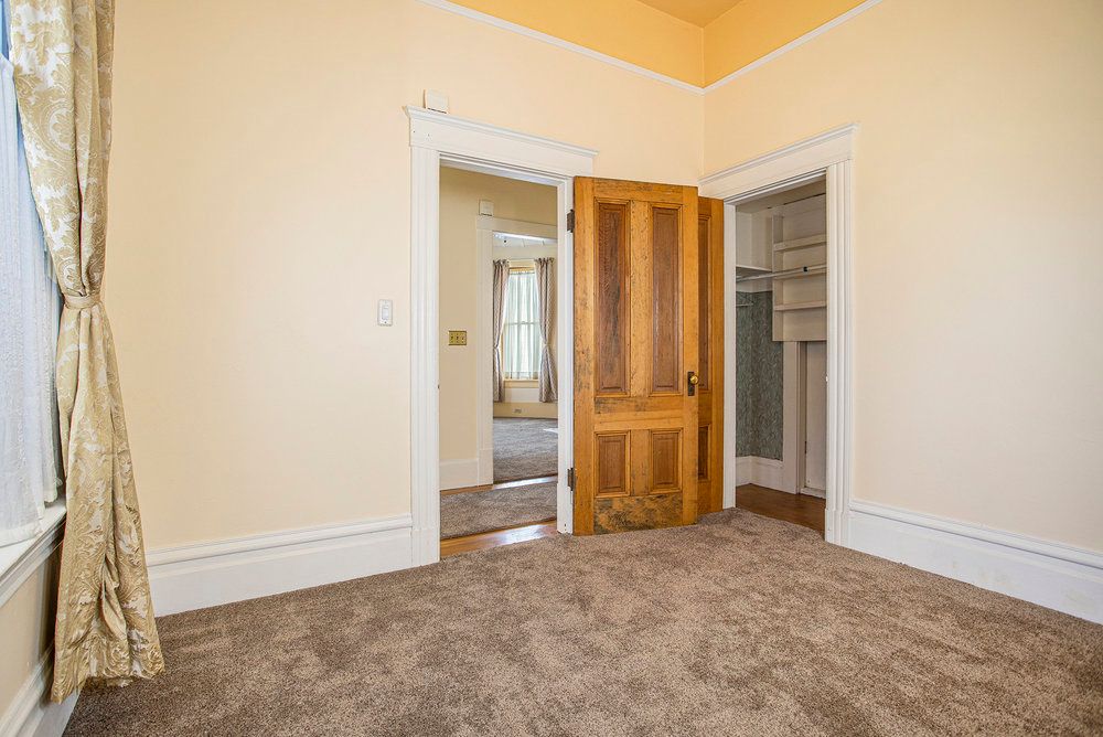 1524 Mozart St. - Upper duplex
