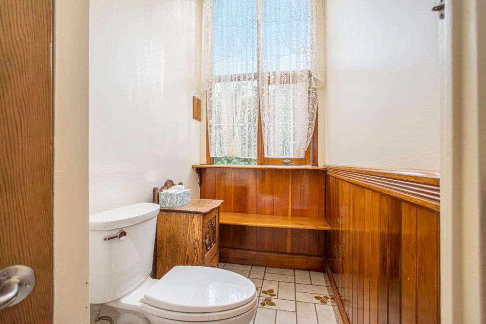 1524 Mozart St. - Upper duplex