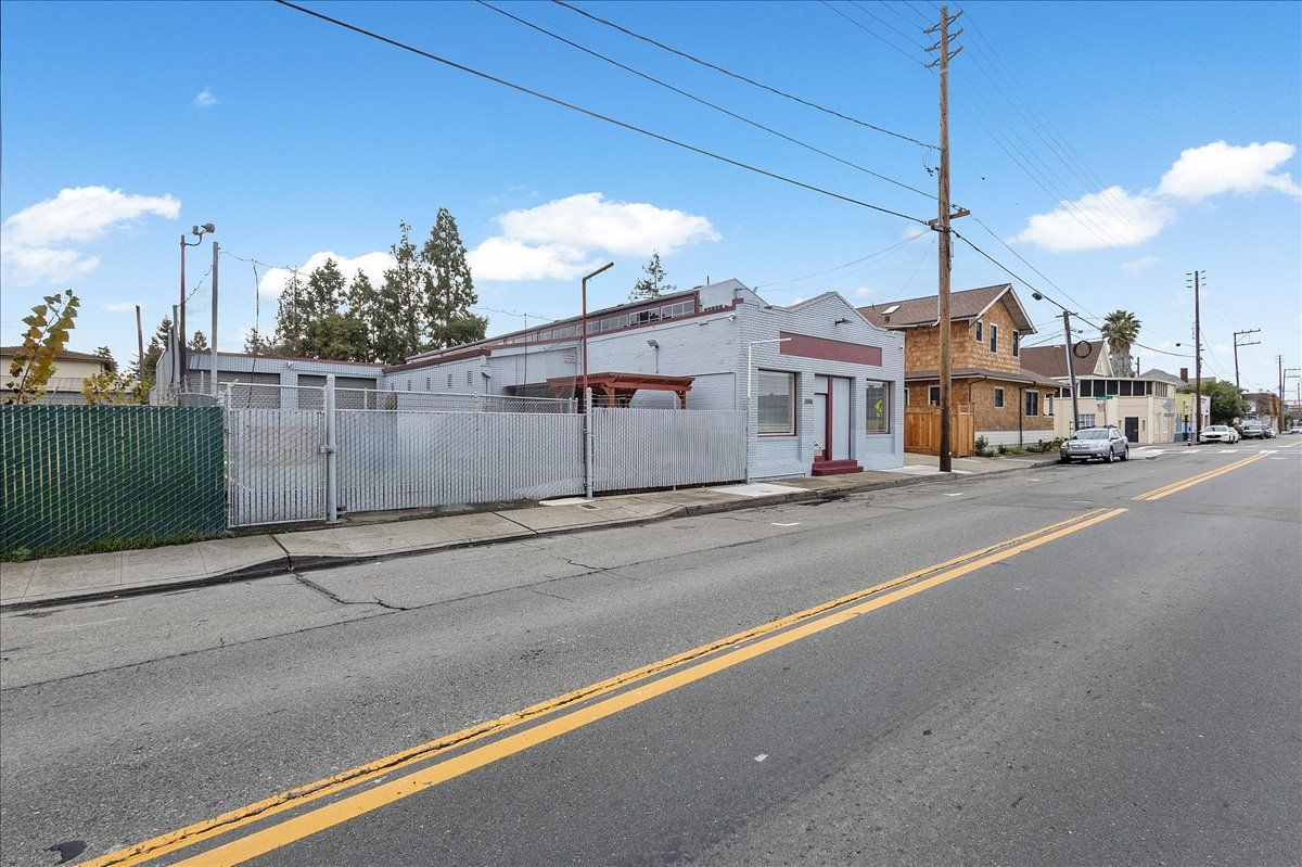 2006 Clement St. 
