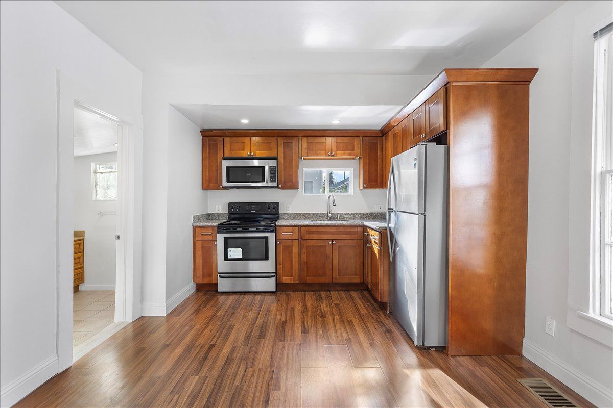 2236 Encinal Ave 
