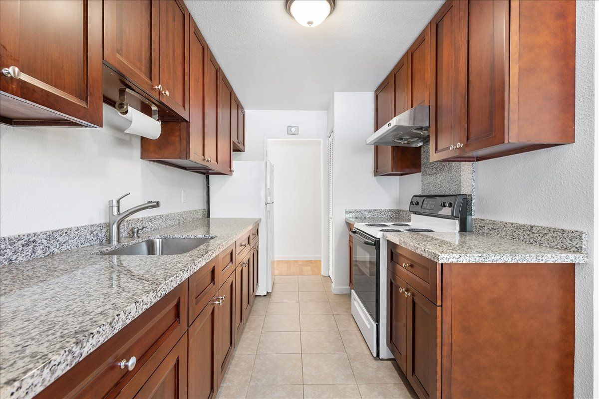 4120 Walnut St. #B