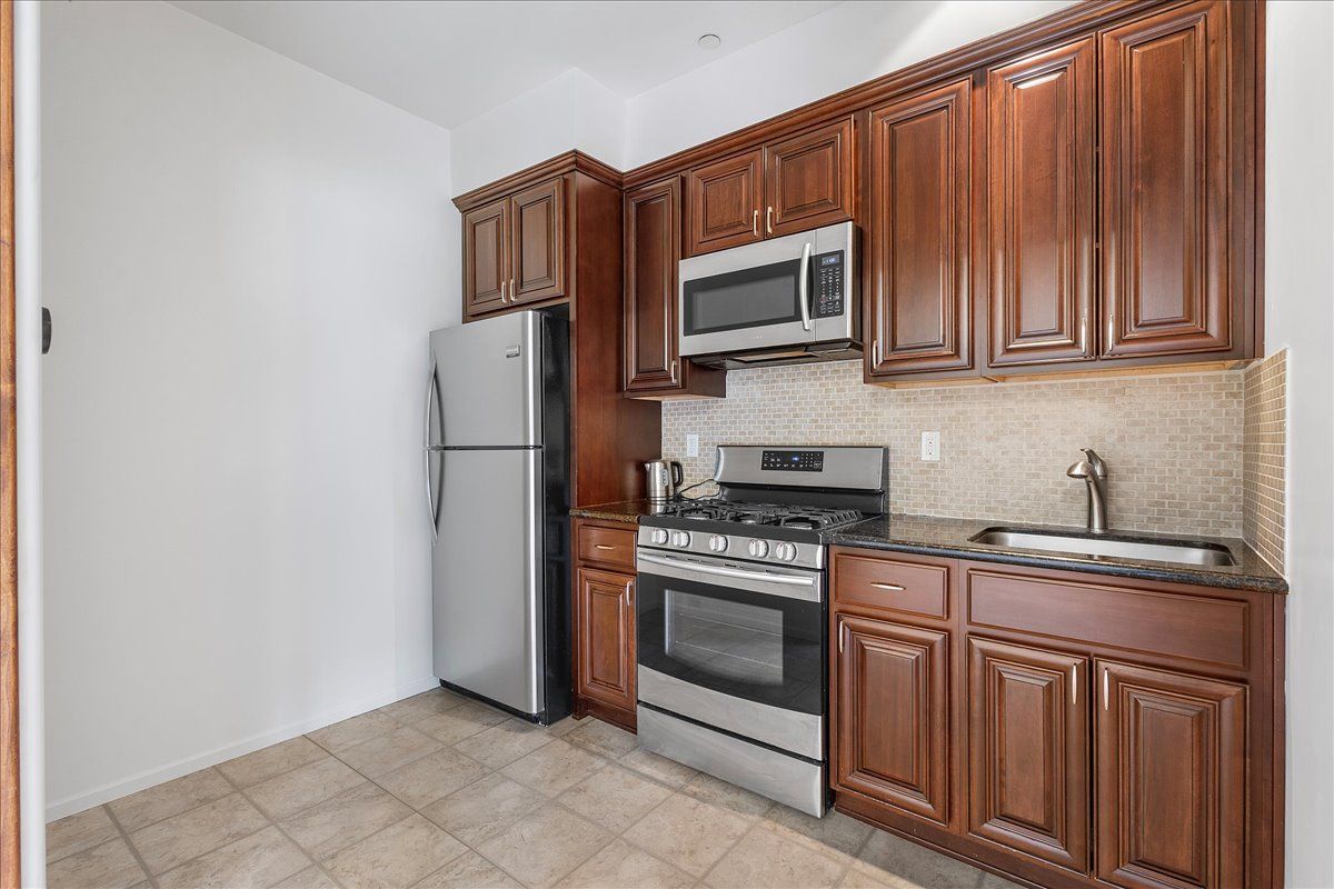 1041 Grandview Dr. #A-2