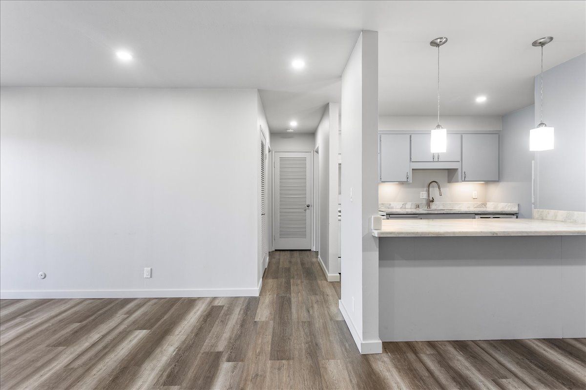 528 Merritt Ave #302