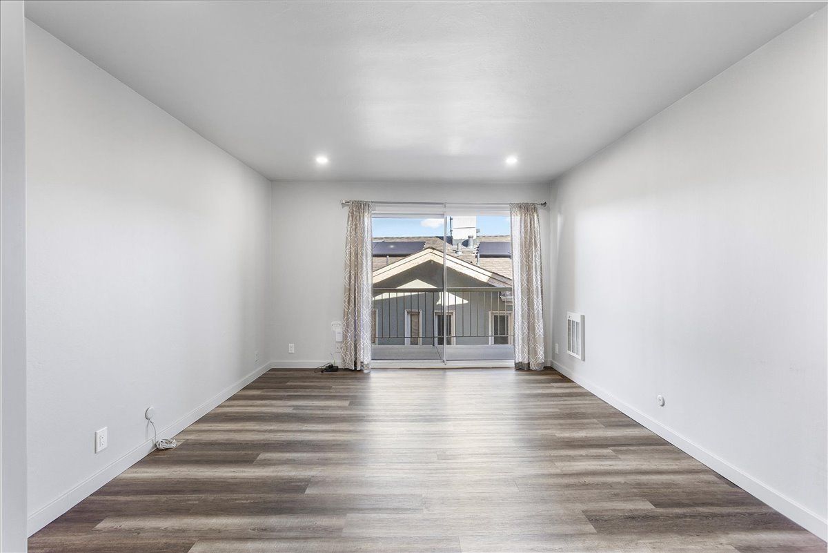 528 Merritt Ave #302