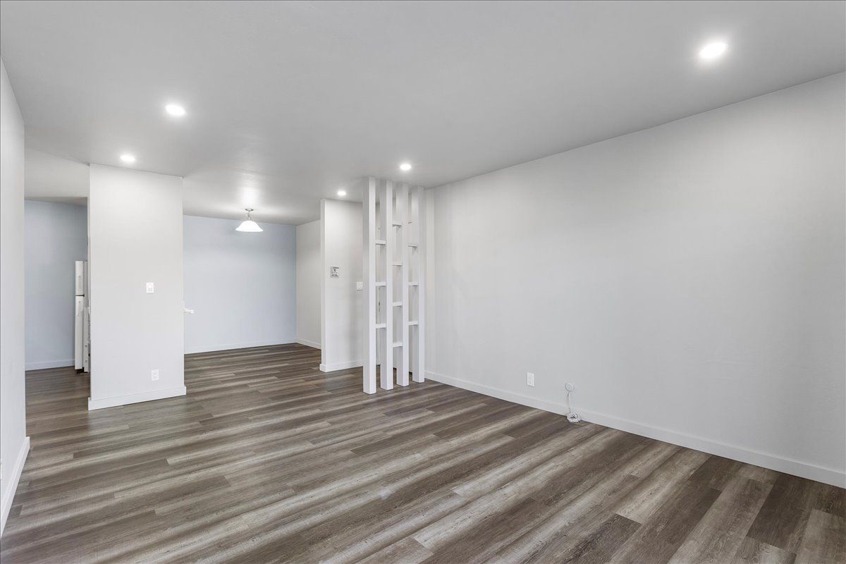 528 Merritt Ave #302
